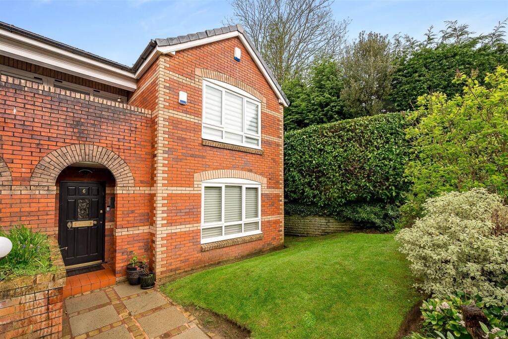 2 bedroom apartment for sale in Delahays Drive, Hale, WA15